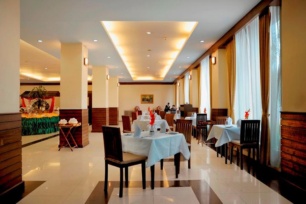 Hotel Yangon Esterno foto