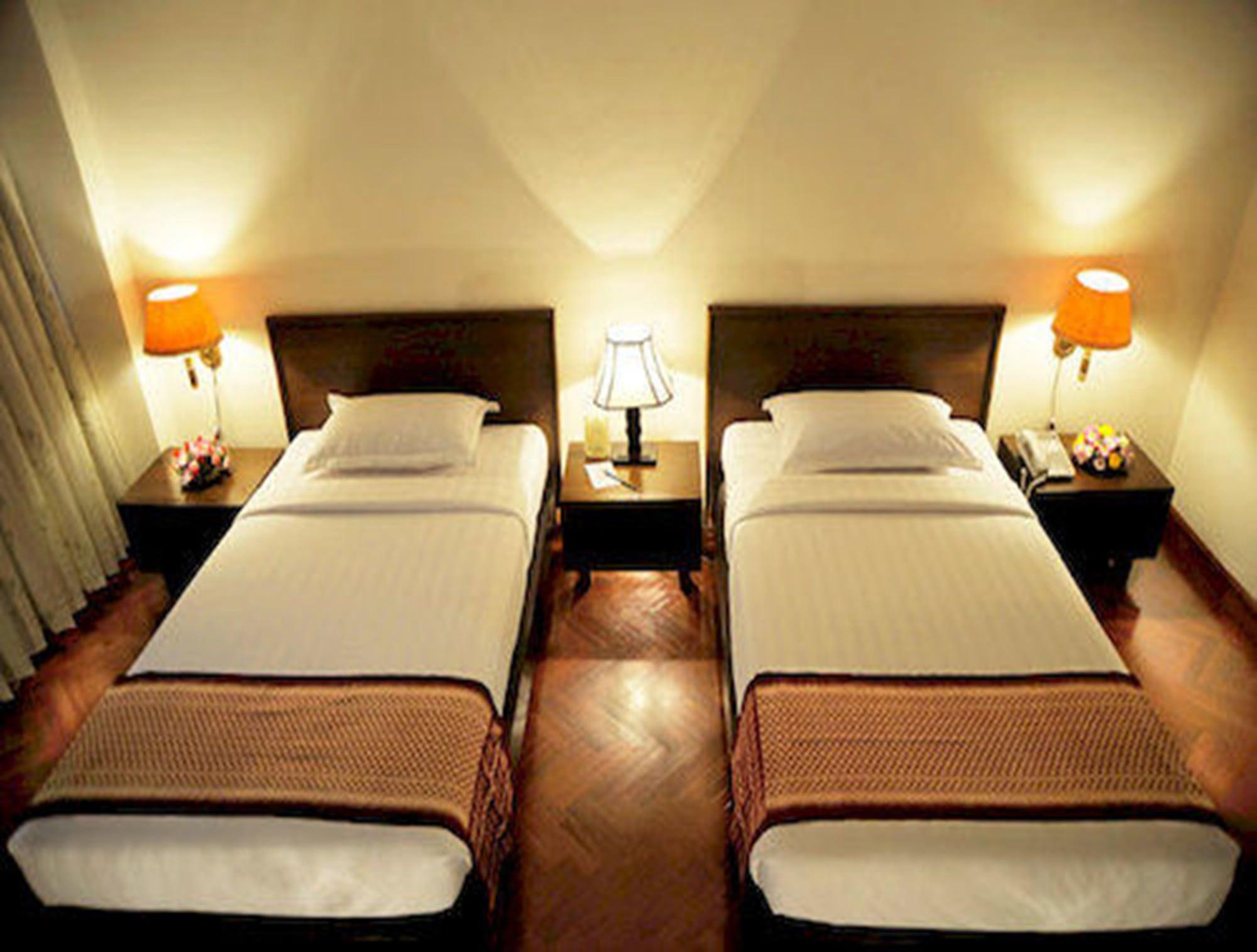 Hotel Yangon Esterno foto