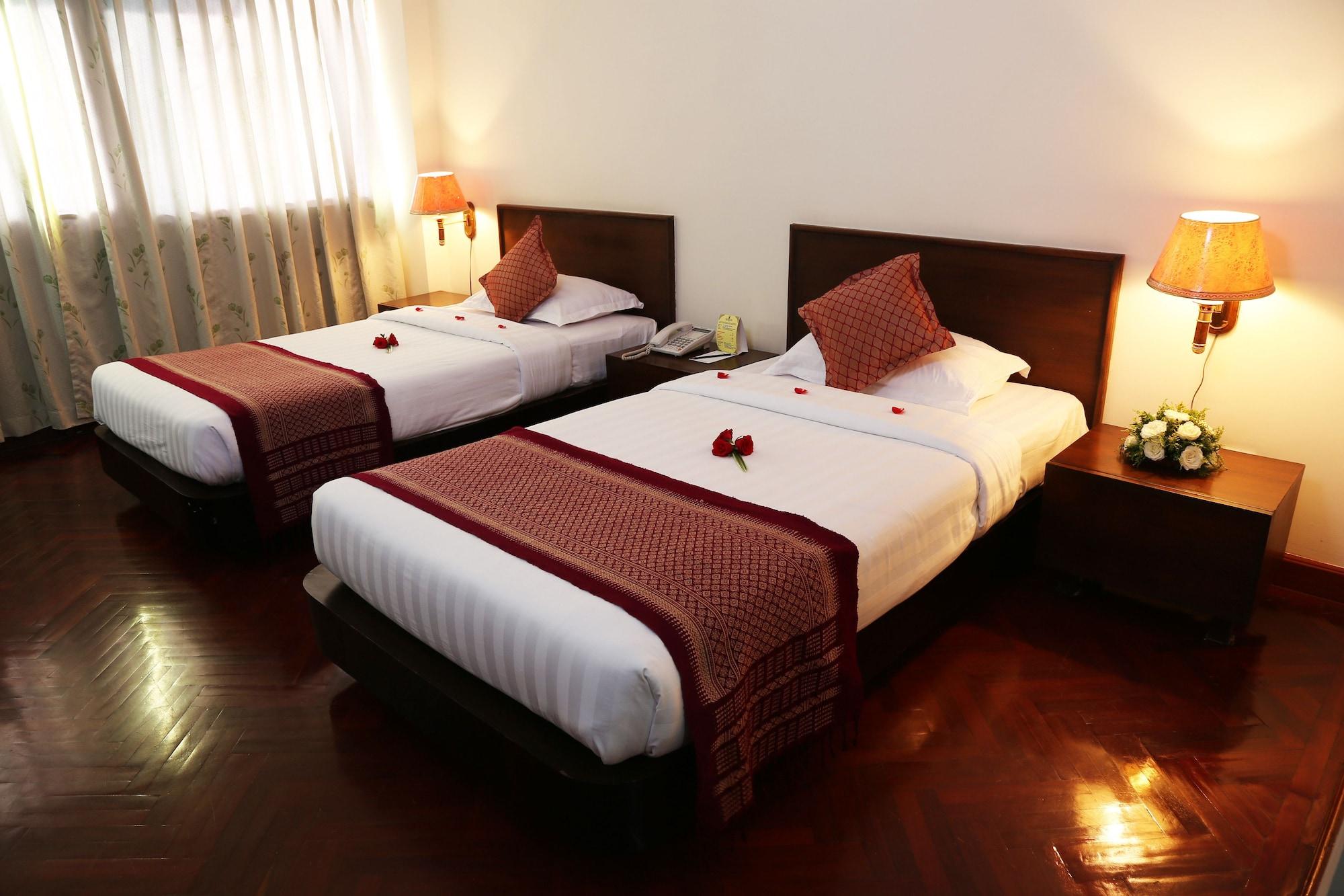 Hotel Yangon Esterno foto
