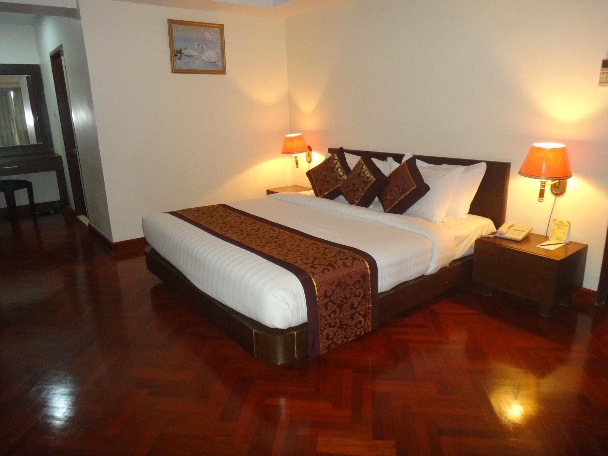 Hotel Yangon Esterno foto