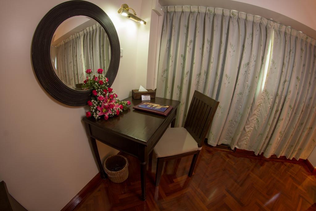Hotel Yangon Esterno foto