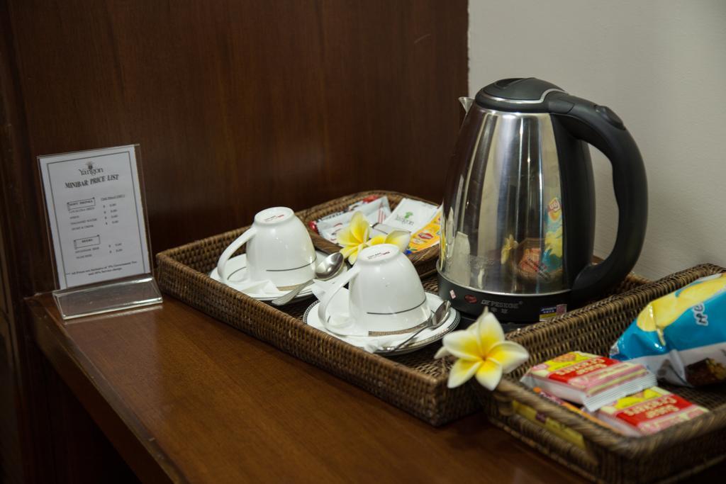 Hotel Yangon Esterno foto