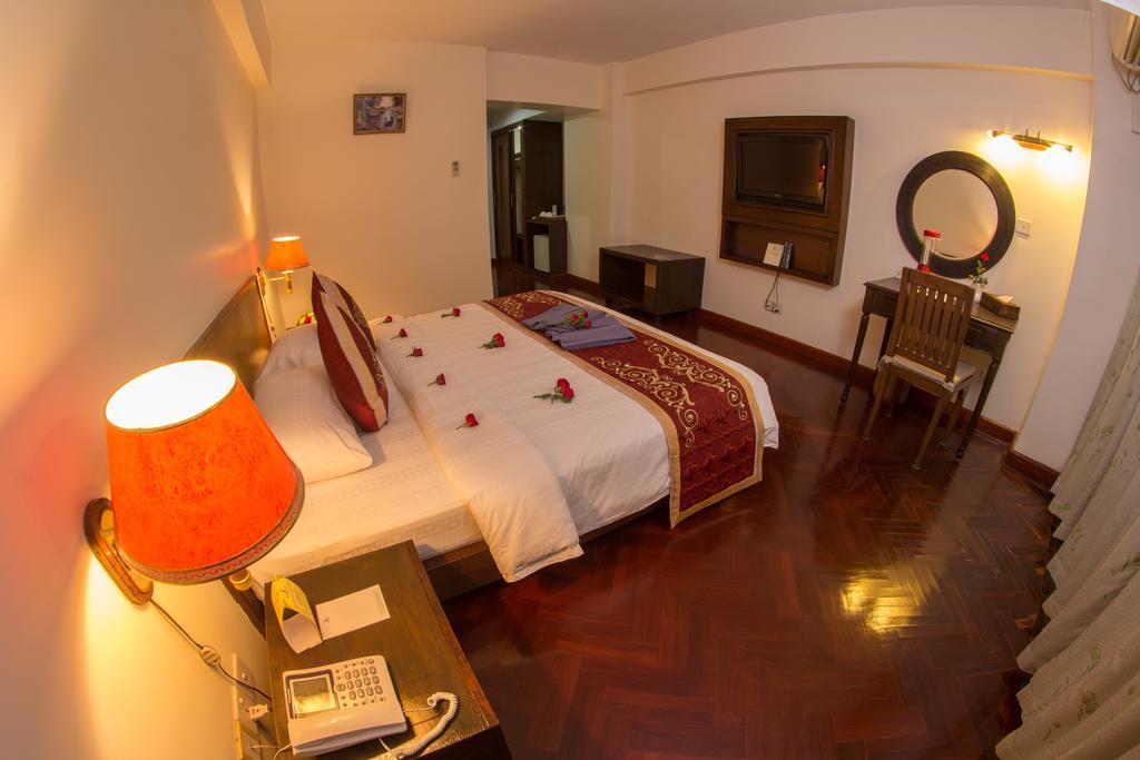 Hotel Yangon Esterno foto