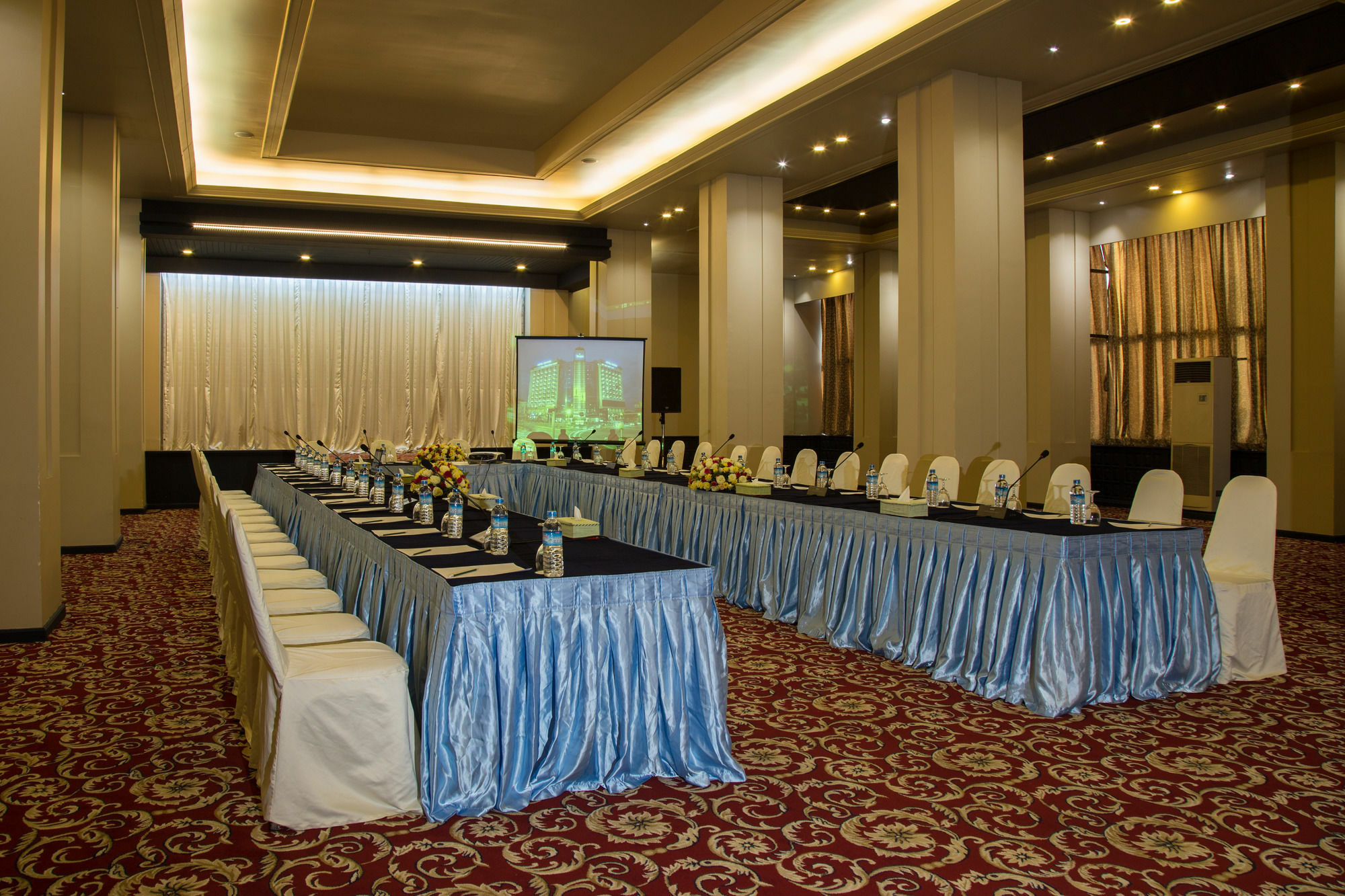 Hotel Yangon Esterno foto