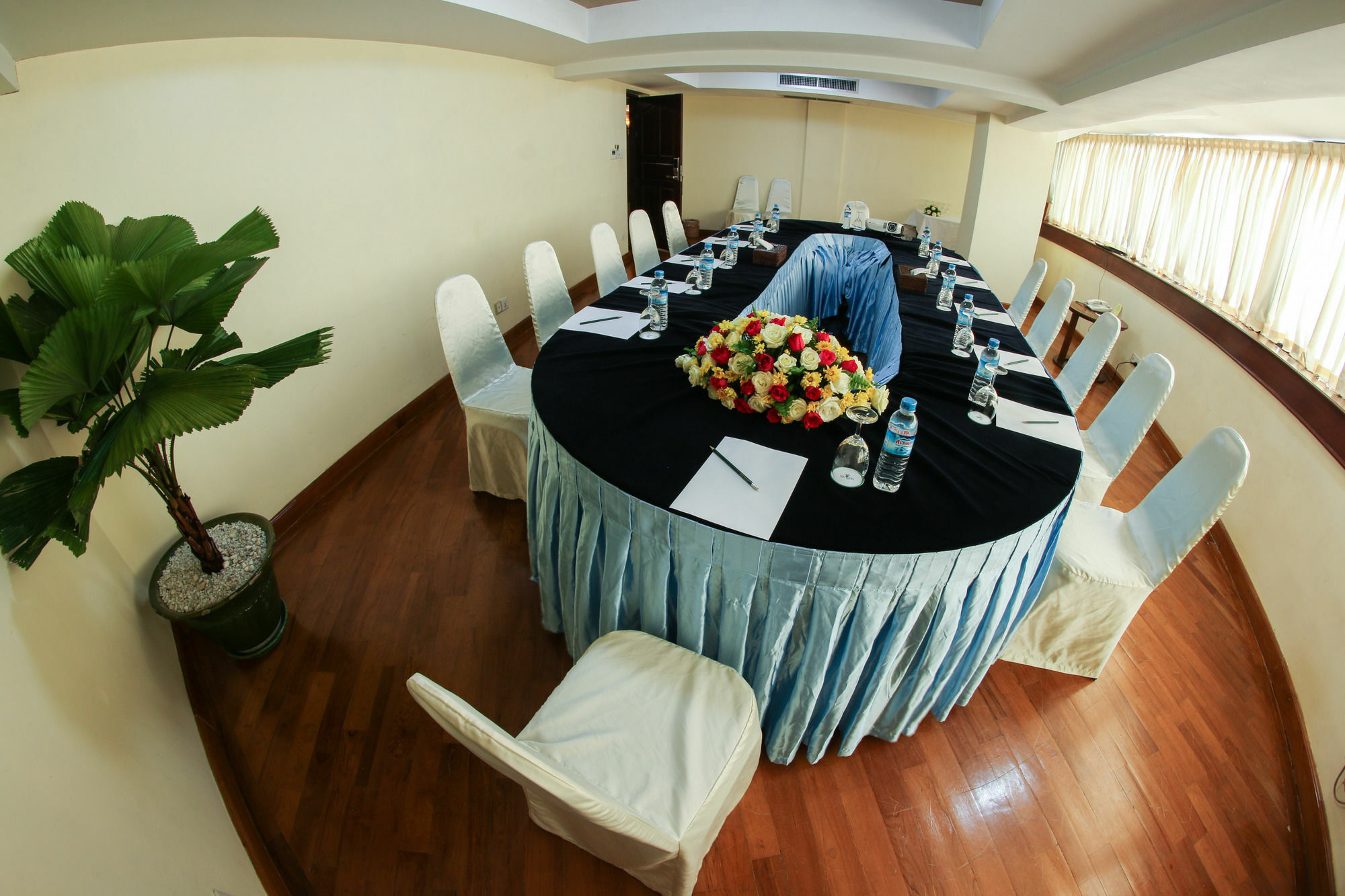 Hotel Yangon Esterno foto