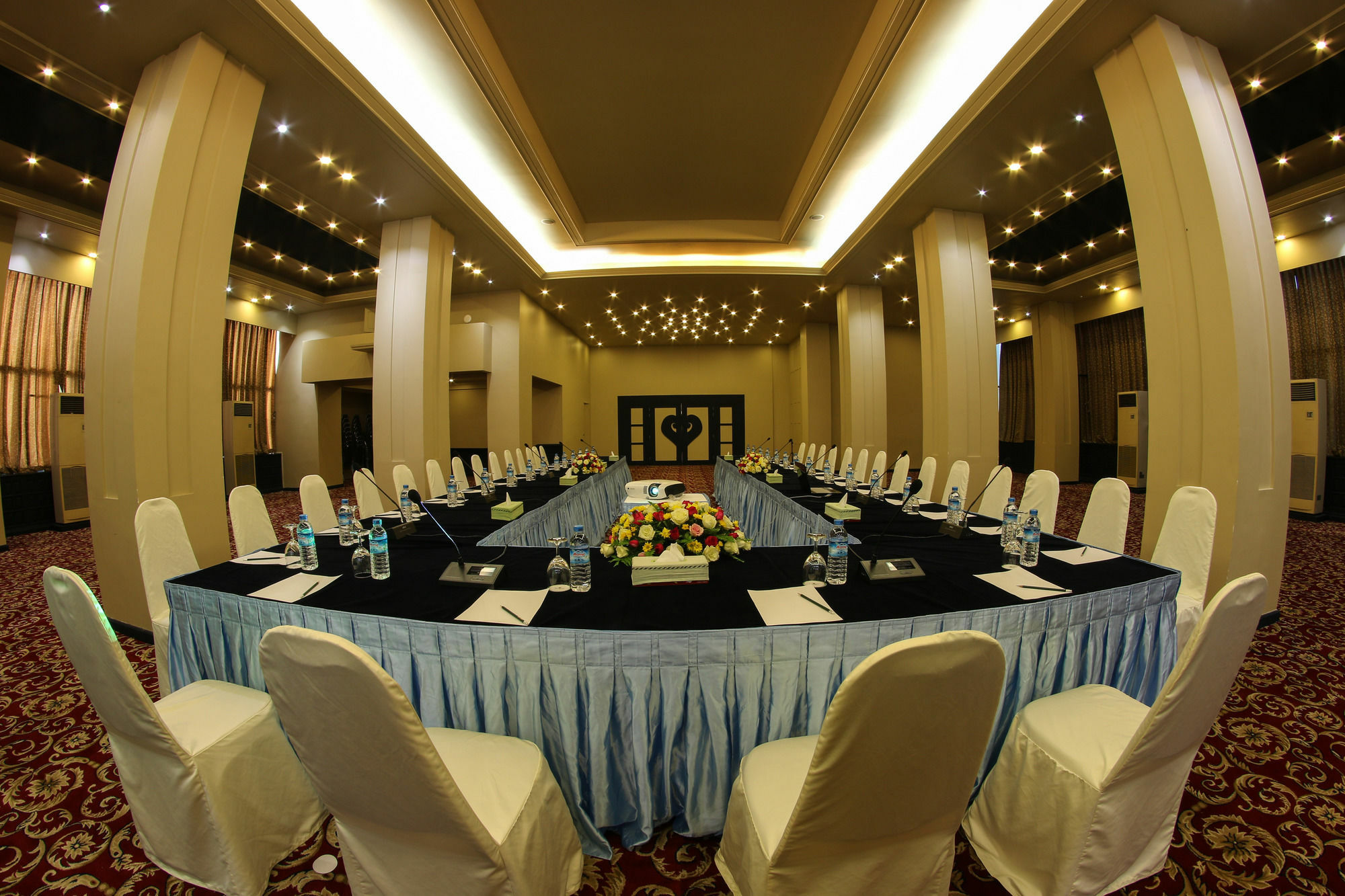 Hotel Yangon Esterno foto